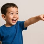Vì sao sự phát triển hành động chỉ trỏ lại quan trọng đối với trẻ nhỏ, đặc biệt là trẻ có rối loạn phổ tự kỷ ASD?