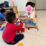Tầm quan trọng của hoạt động chơi trong phát triển nhận thức của trẻ tự kỷ